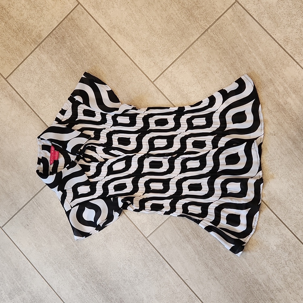 Geometric Abstract Blouse Short Sleeve Crinkle Fabric Black & White Womens Small